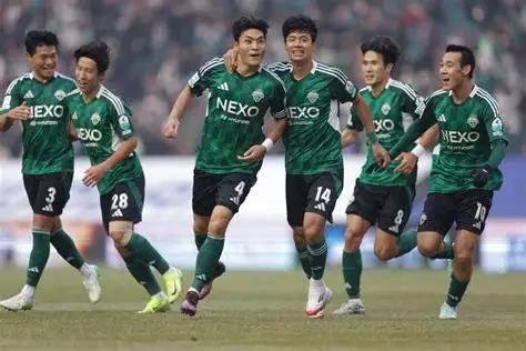 九游在线平台关于羽毛球巡回赛焦点战：瓯越麒麟队逆转三湘旋风队，客场强势带走胜利。精神属性拉满的信息